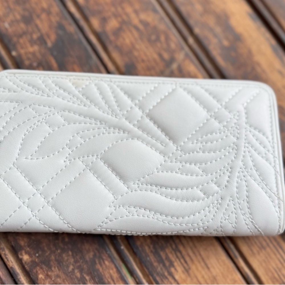 Balenciaga White Quilted Women's Wallet - Picture 4 of 8